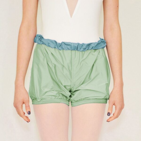 BULLET POINTE ADULT WARMUP SHORT