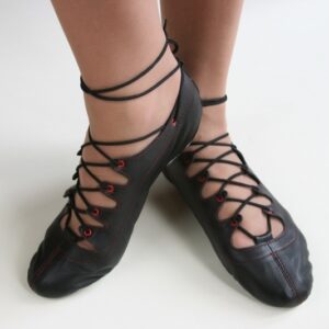 HIGHLAND RED EYELET GHILLIE